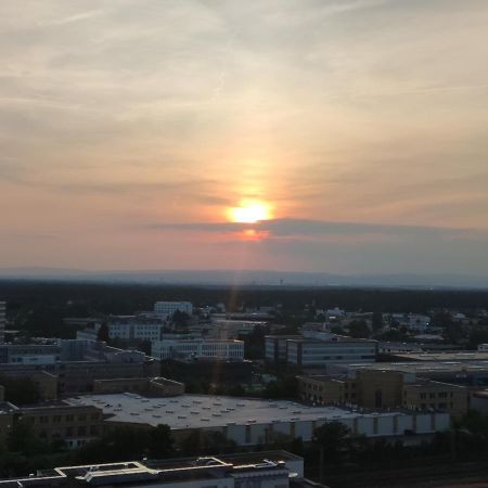 Skyline-Aussicht Und Fantastische Sonnenuntergaenge Apartment Langen  Bagian luar foto